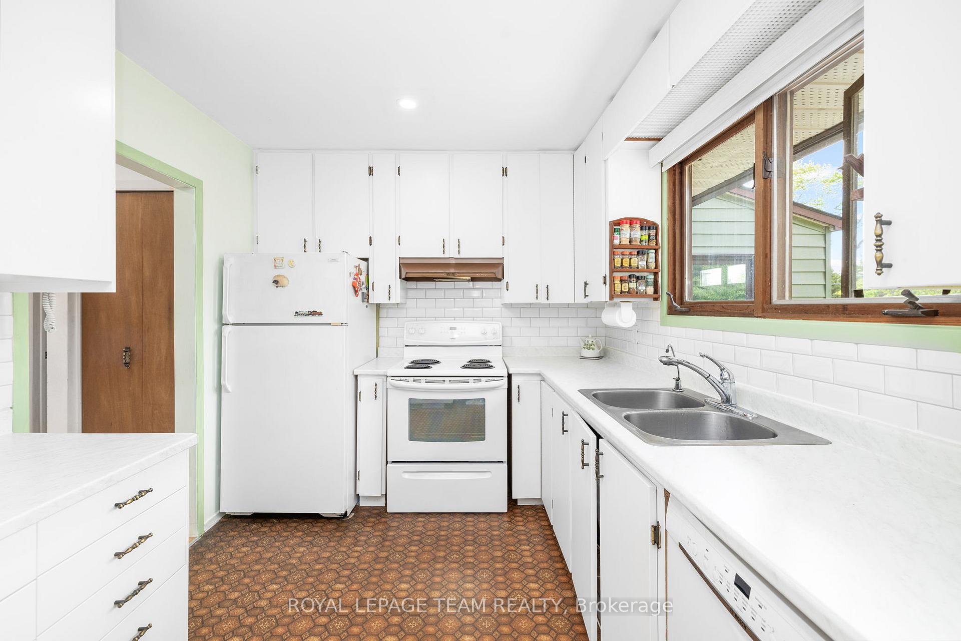 Photo 19 of 4 Leeward Street, Ottawa, Pineglen/Country Place — HOMEH
