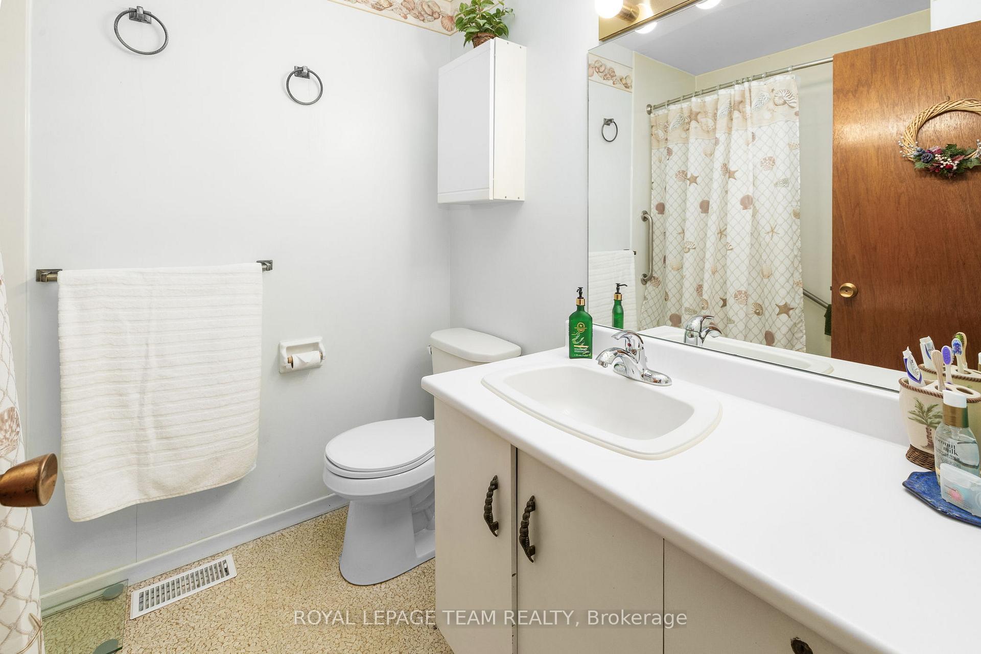 Photo 38 of 4 Leeward Street, Ottawa, Pineglen/Country Place — HOMEH
