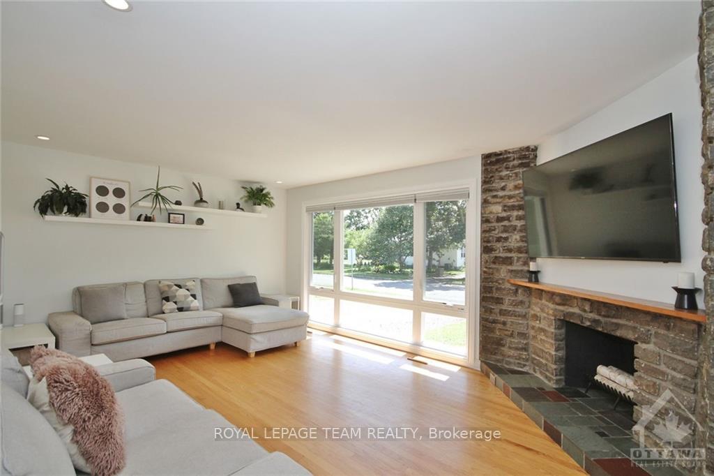 Photo 4 of 5 Lipstan Avenue N, Ottawa, City View/Skyline/Fisher Heights/Parkwood Hills — HOMEH
