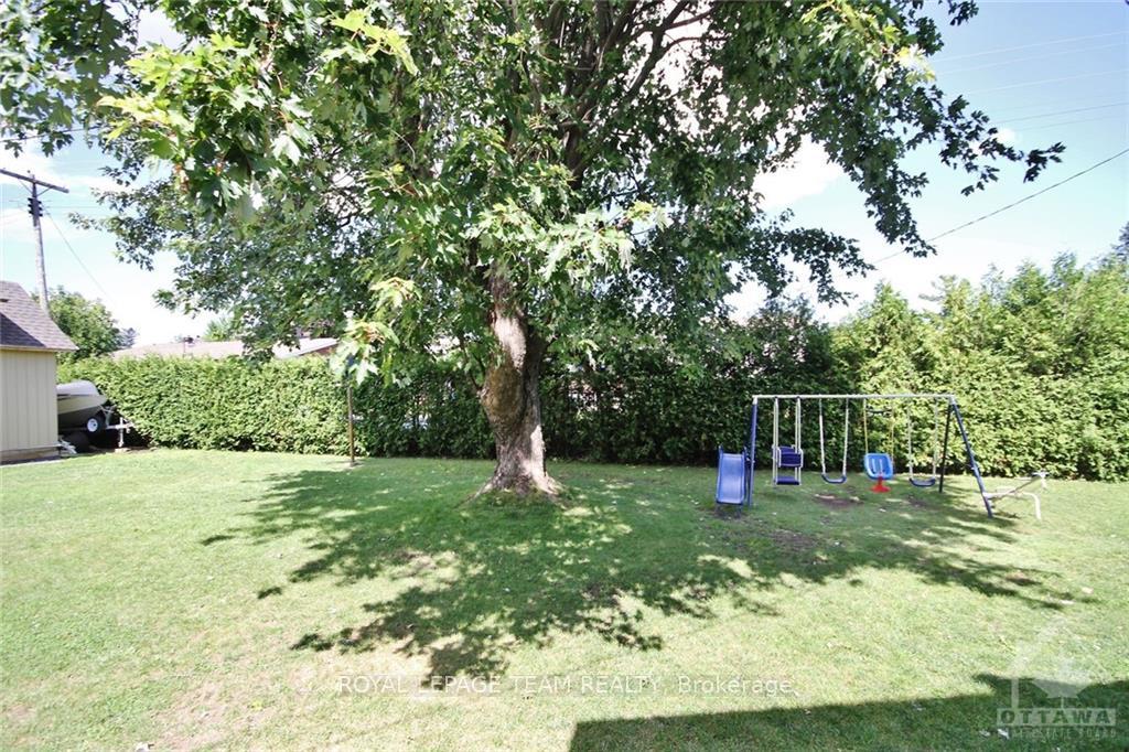 Photo 22 of 5 Lipstan Avenue N, Ottawa, City View/Skyline/Fisher Heights/Parkwood Hills — HOMEH