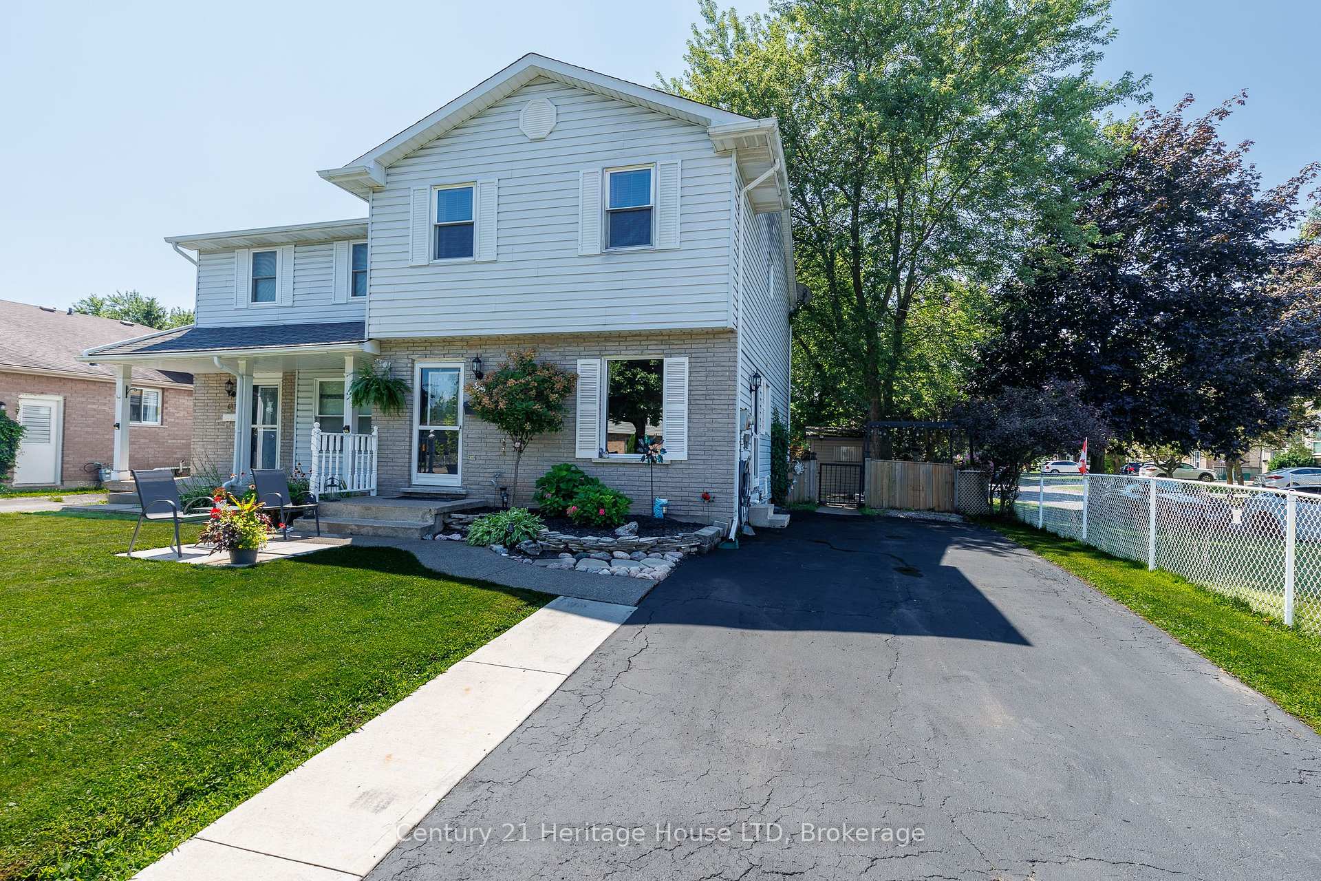 Photo 2 of 6477 Malibu Drive, Niagara Falls, West Wood — HOMEH