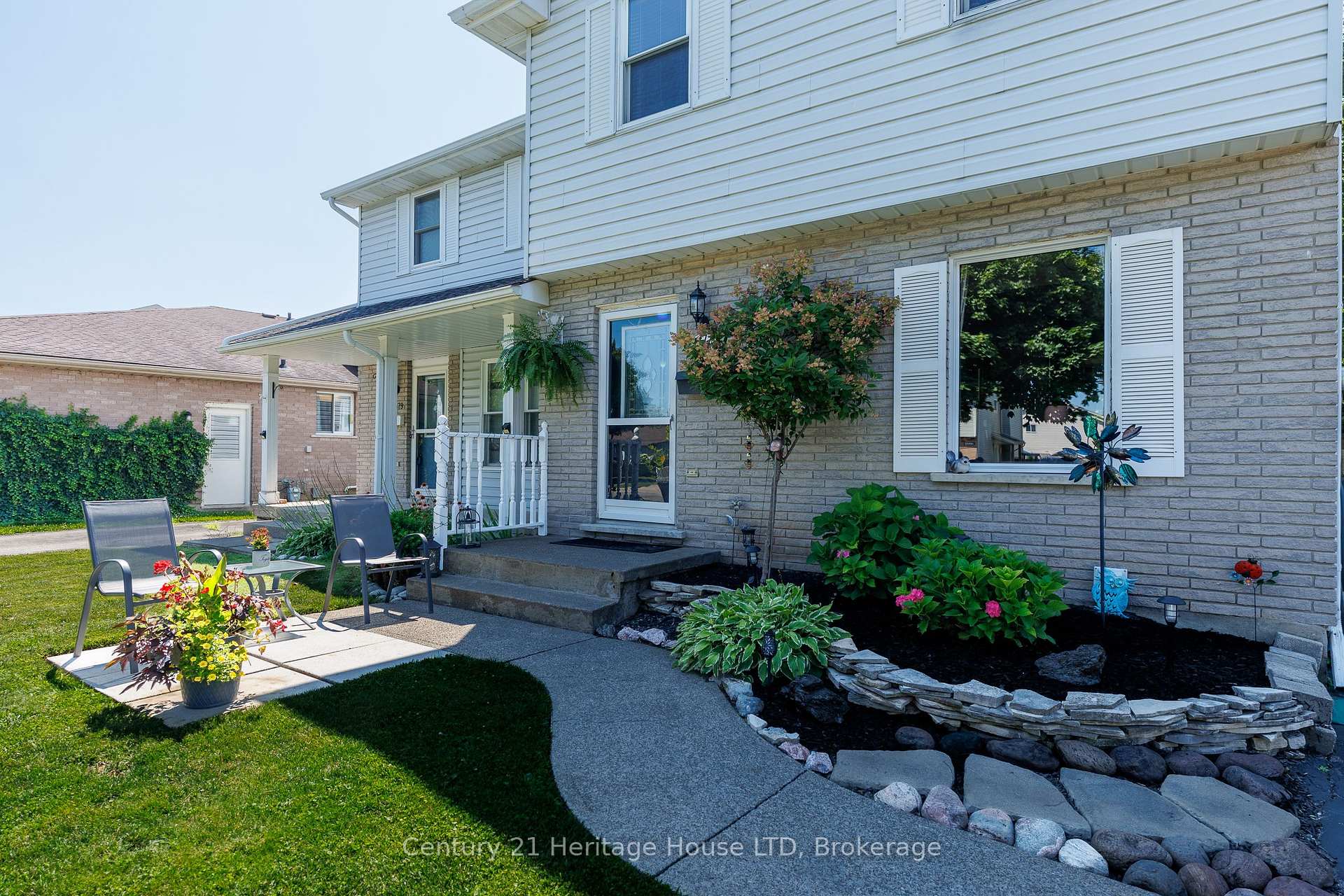 Photo 4 of 6477 Malibu Drive, Niagara Falls, West Wood — HOMEH