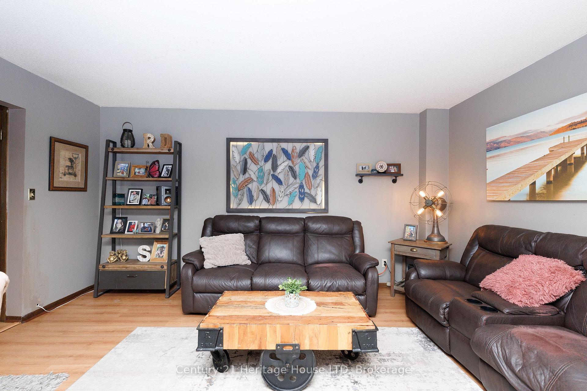Photo 6 of 6477 Malibu Drive, Niagara Falls, West Wood — HOMEH