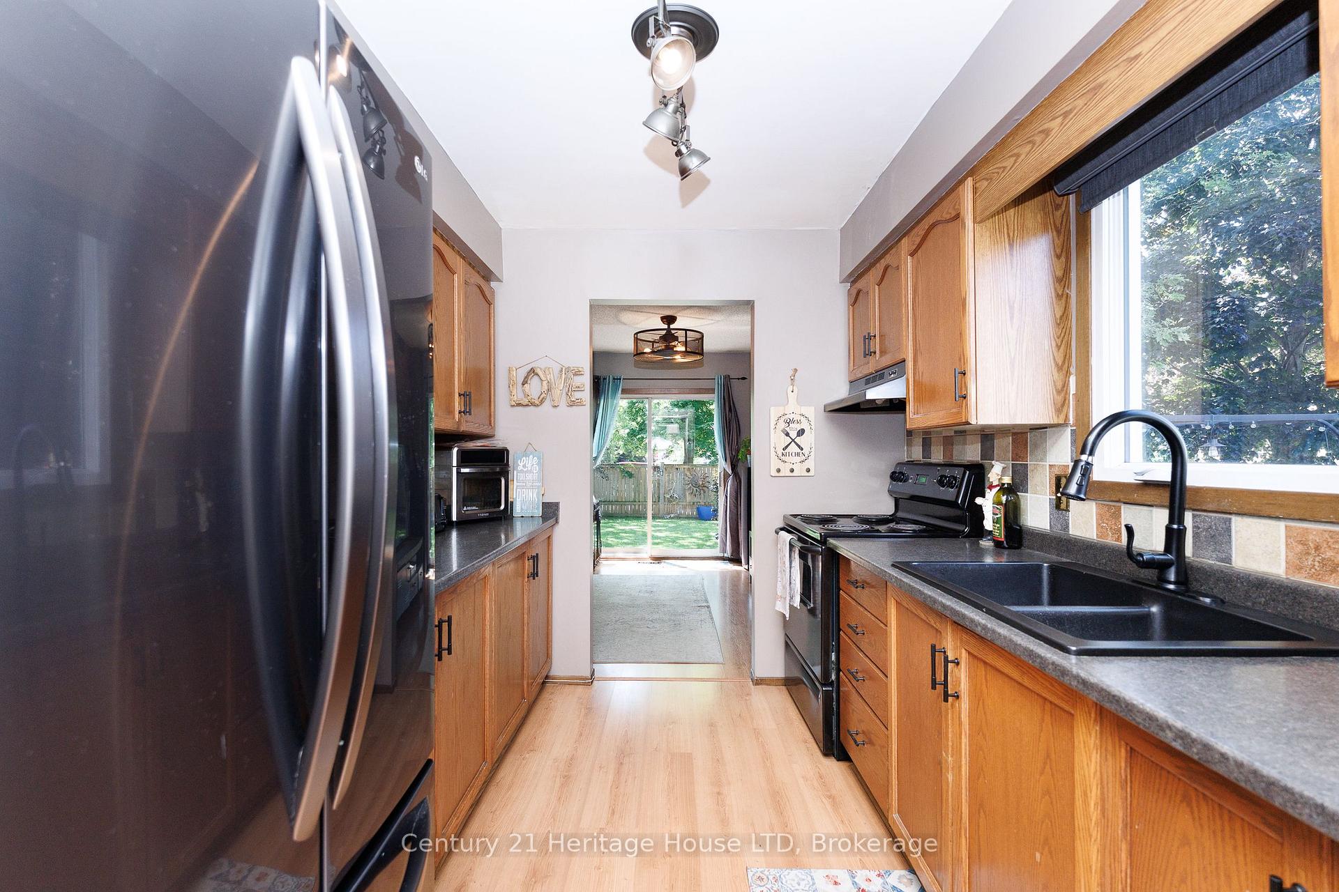 Photo 12 of 6477 Malibu Drive, Niagara Falls, West Wood — HOMEH