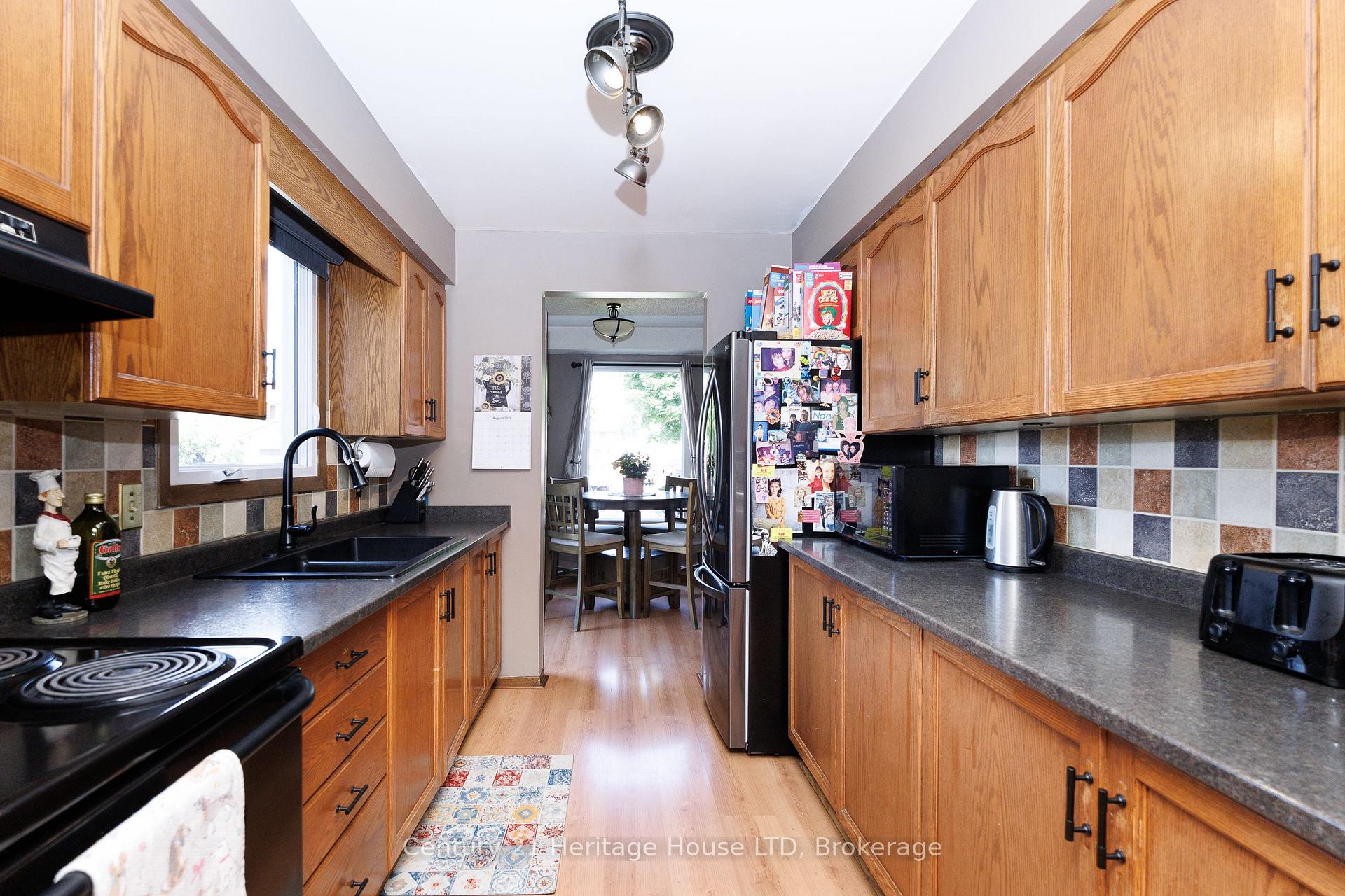 Photo 13 of 6477 Malibu Drive, Niagara Falls, West Wood — HOMEH