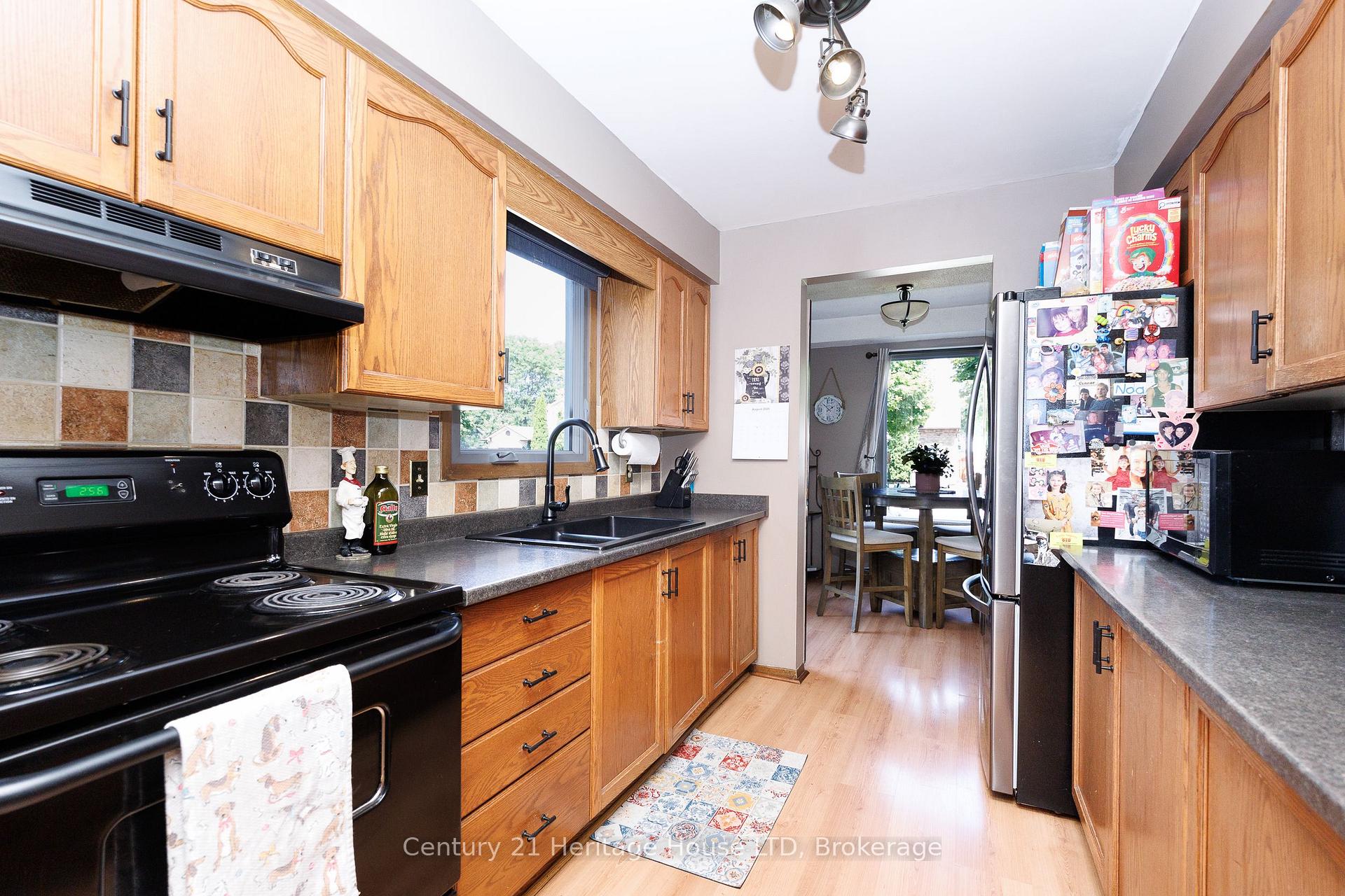 Photo 14 of 6477 Malibu Drive, Niagara Falls, West Wood — HOMEH