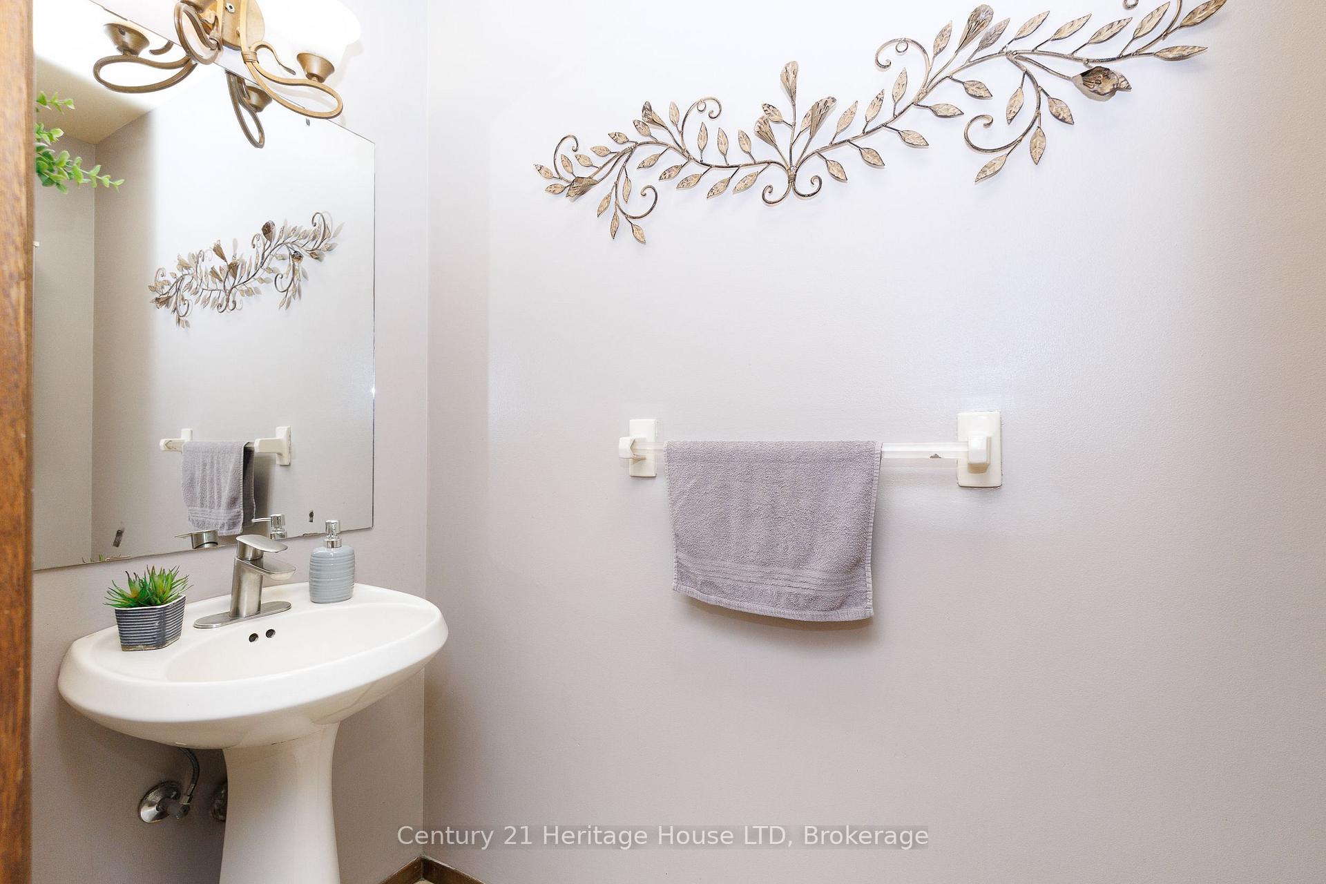 Photo 15 of 6477 Malibu Drive, Niagara Falls, West Wood — HOMEH