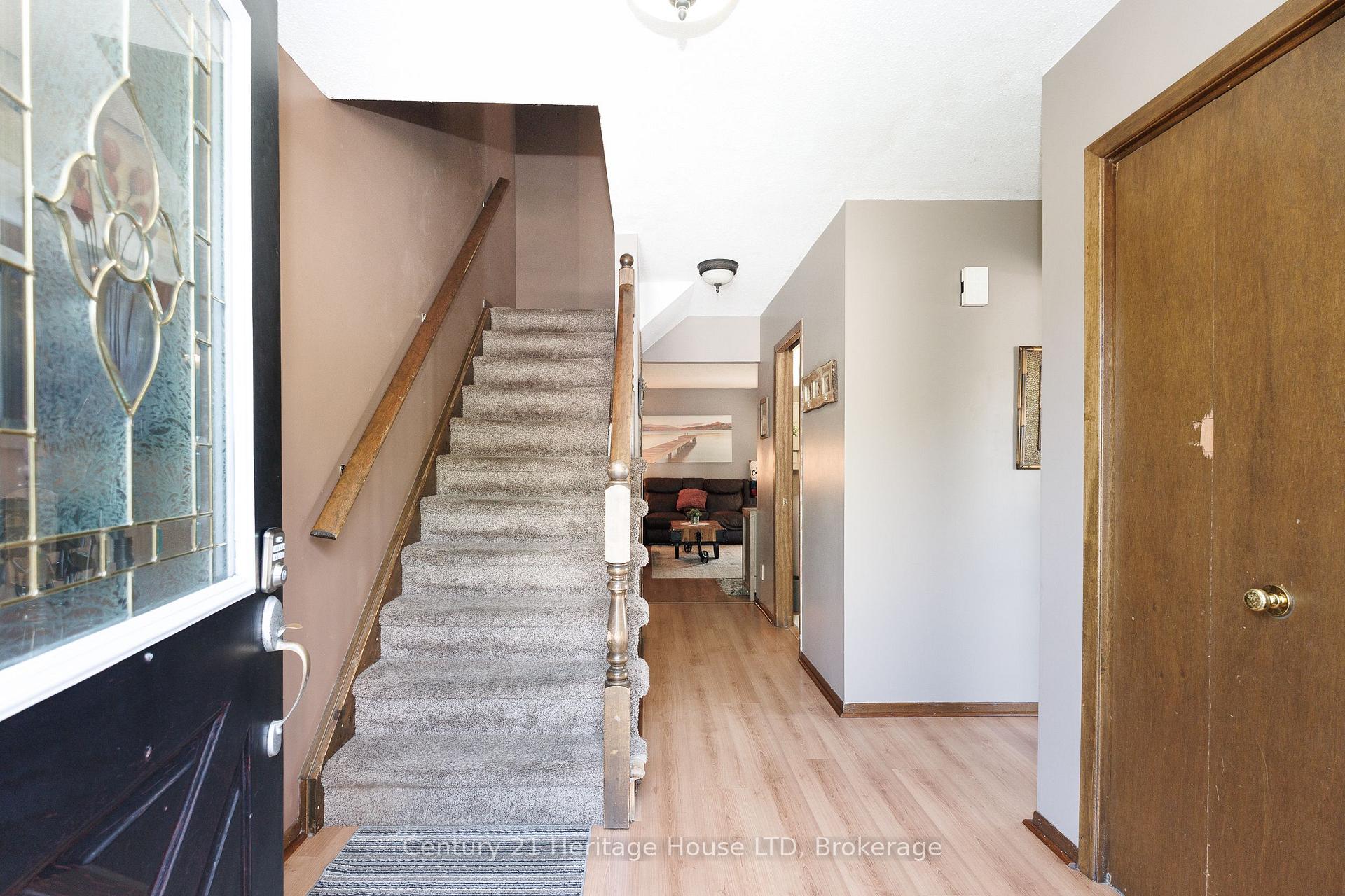 Photo 16 of 6477 Malibu Drive, Niagara Falls, West Wood — HOMEH