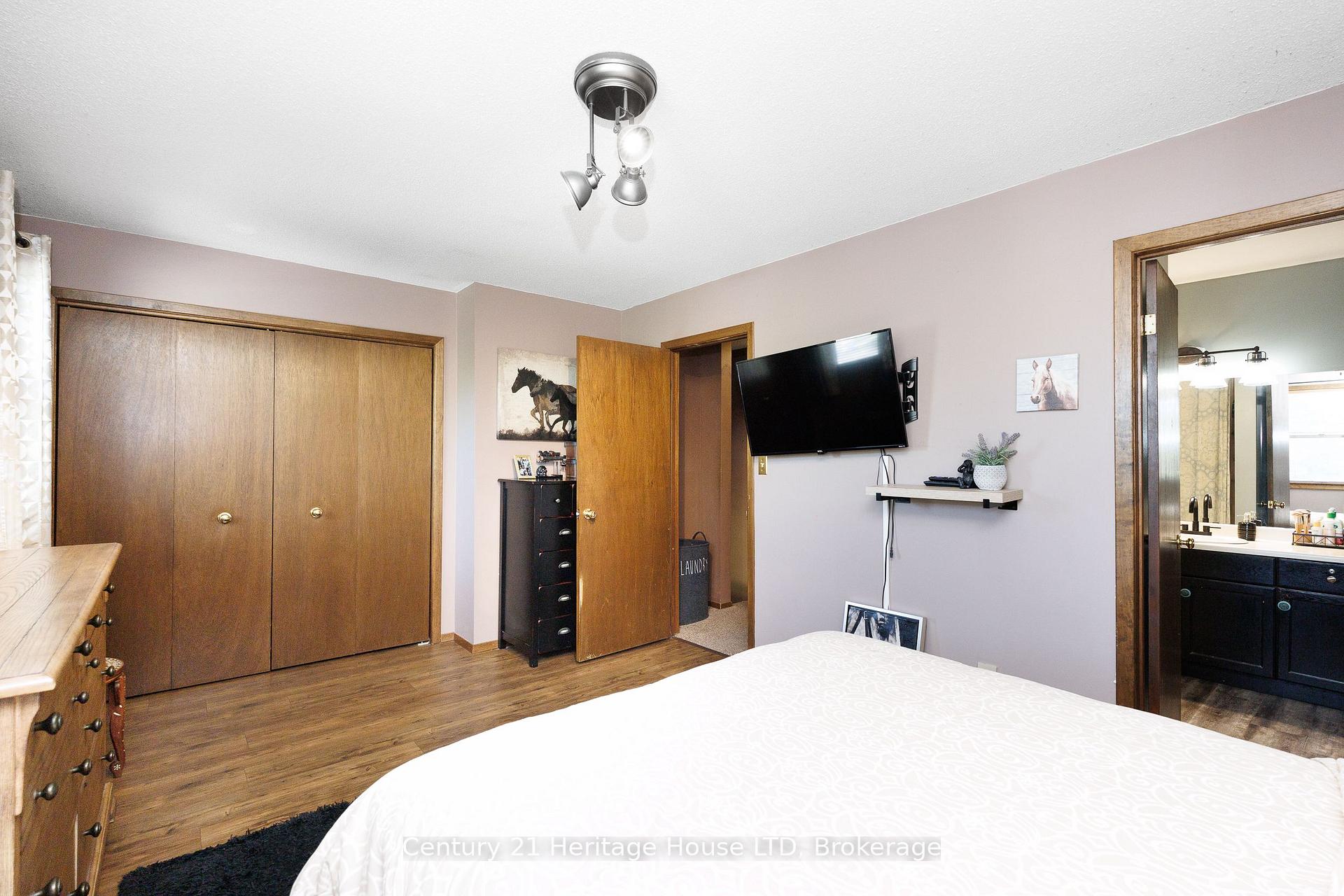 Photo 20 of 6477 Malibu Drive, Niagara Falls, West Wood — HOMEH
