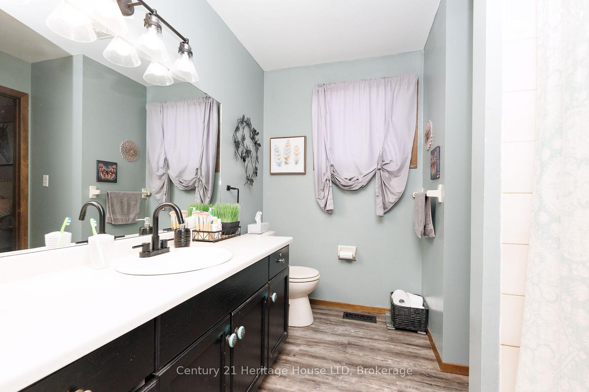 Photo 22 of 6477 Malibu Drive, Niagara Falls, West Wood — HOMEH
