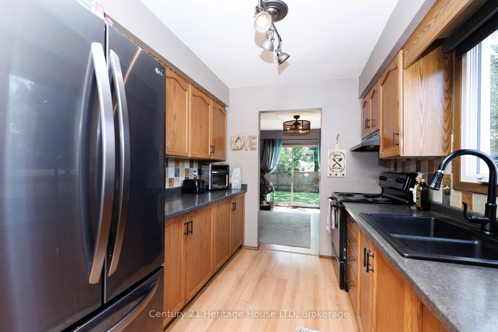 Photo 8 of 6477 Malibu Drive, Niagara Falls, West Wood — HOMEH