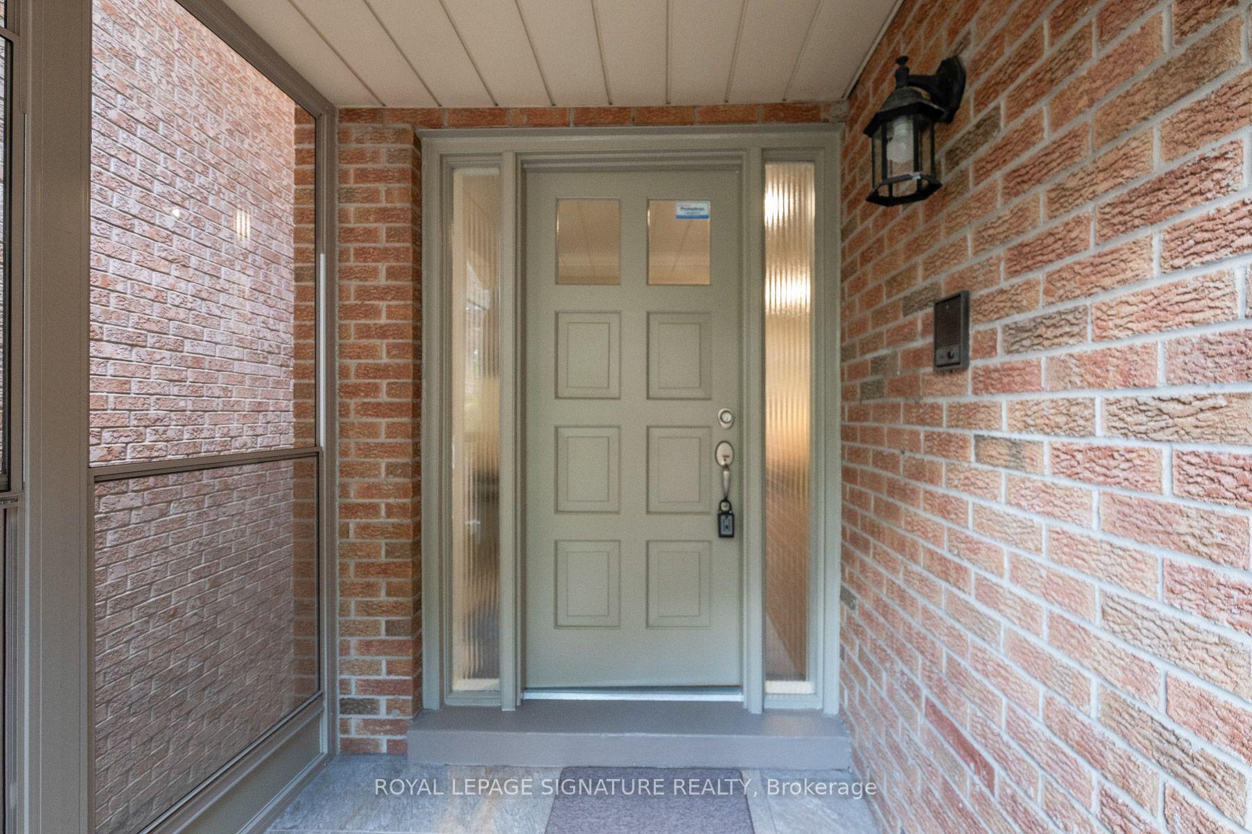 Photo 2 of 32 Richwood Drive, Markham, Sherwood-Amberglen — HOMEH
