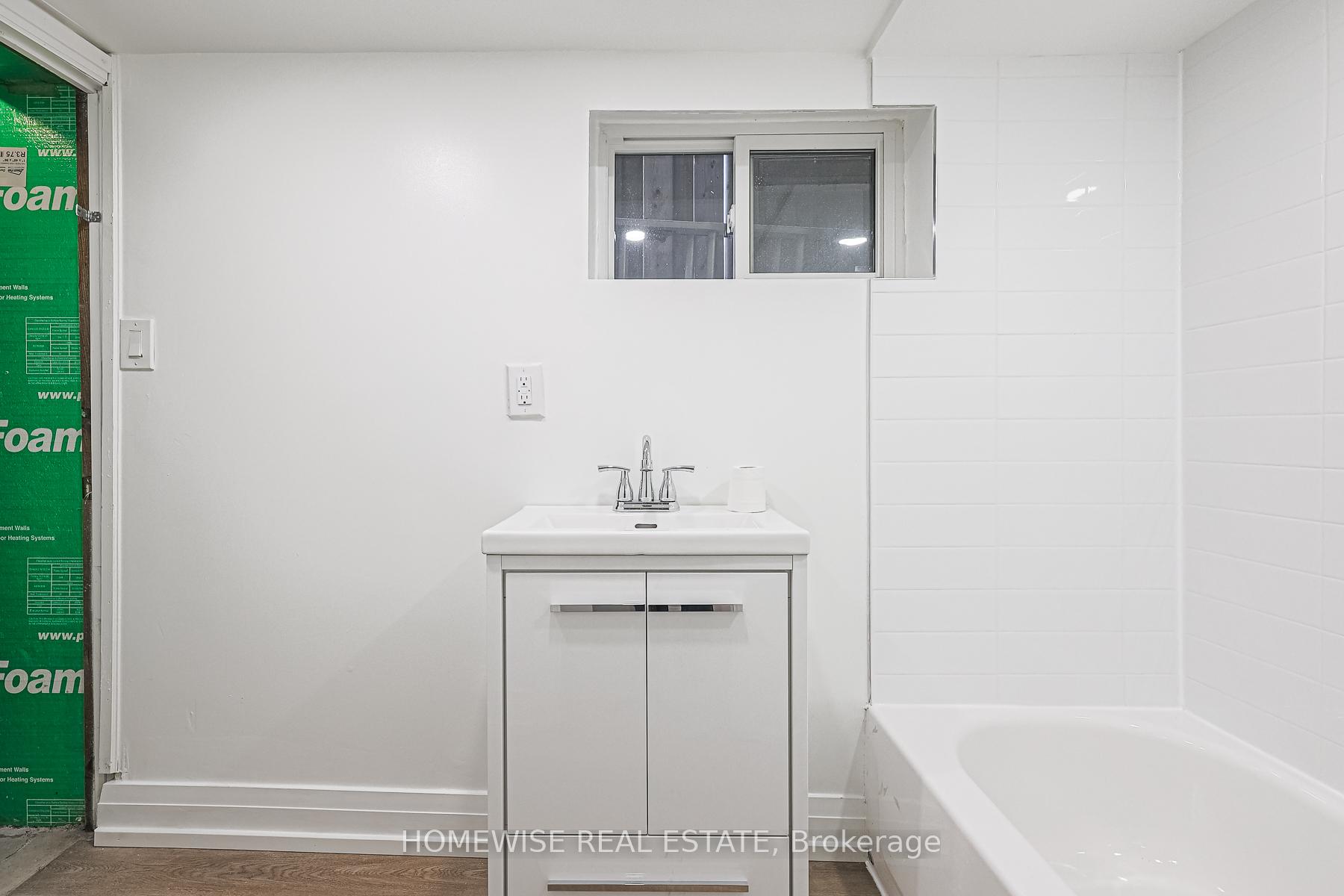 Photo 7 of Unit Lower, 81 Shields Avenue, Toronto, Lawrence Park South — HOMEH