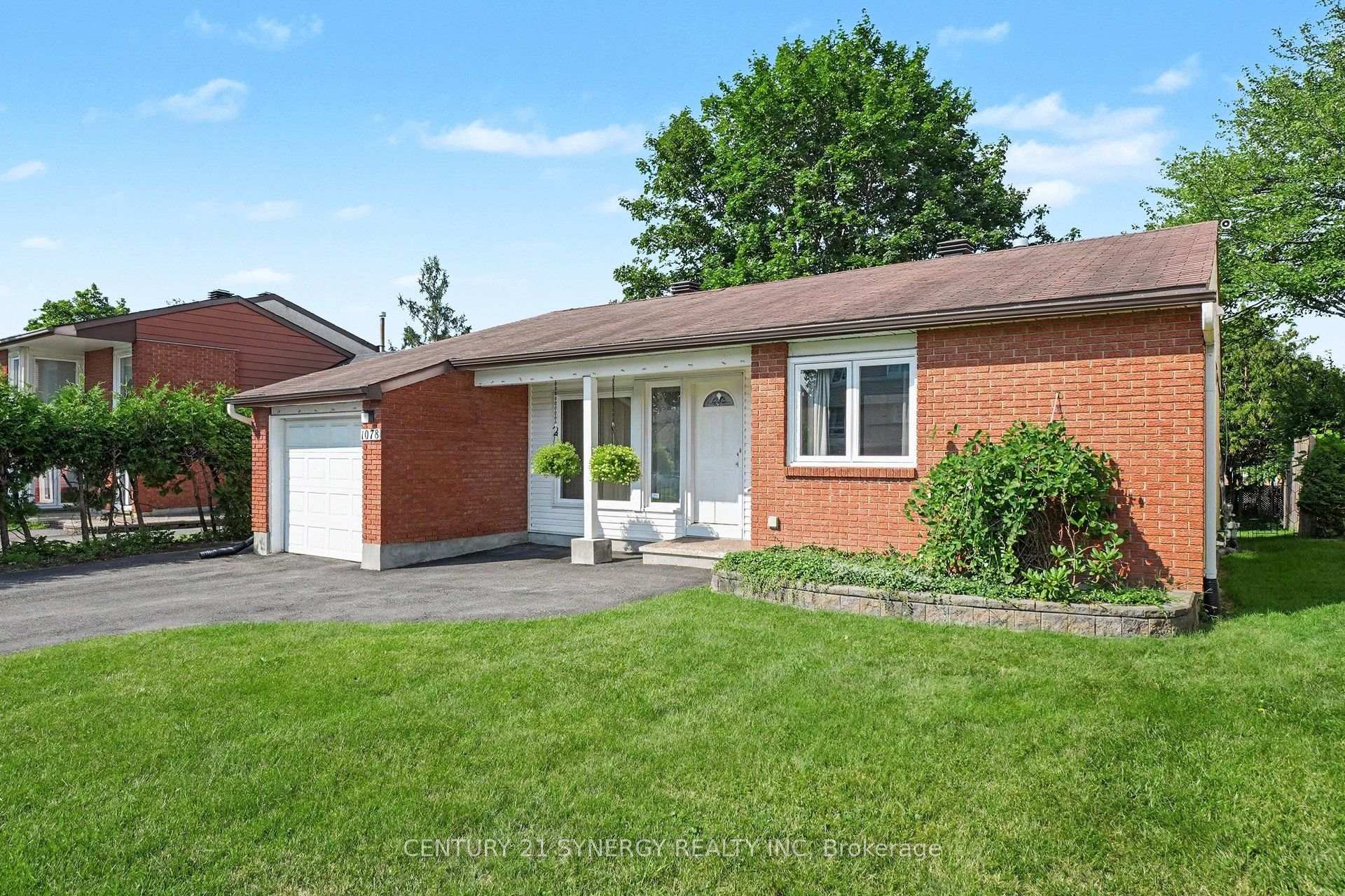 Photo 2 of 1078 Alenmede Crescent, Ottawa, Fairfield Heights — HOMEH