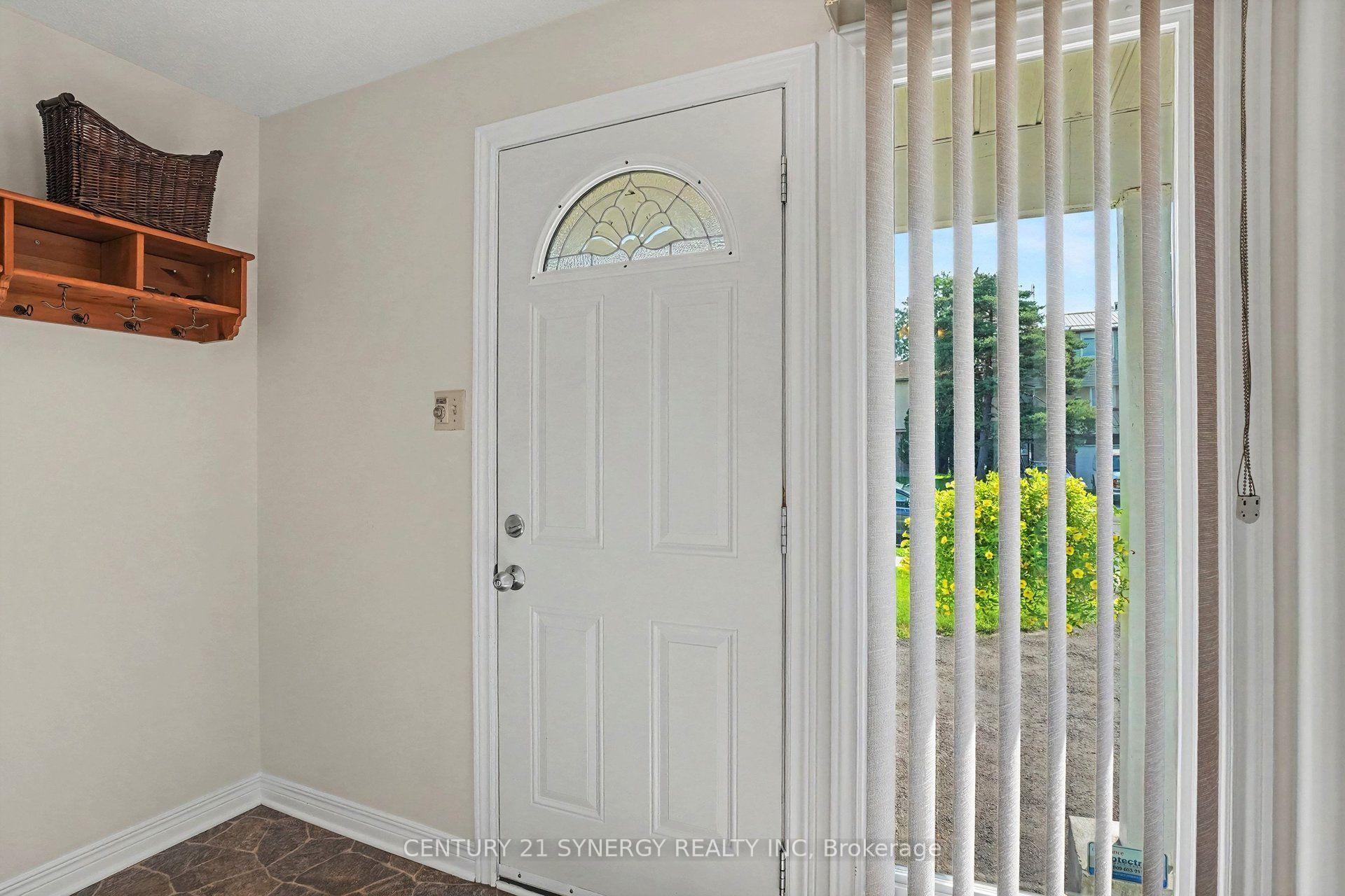 Photo 3 of 1078 Alenmede Crescent, Ottawa, Fairfield Heights — HOMEH