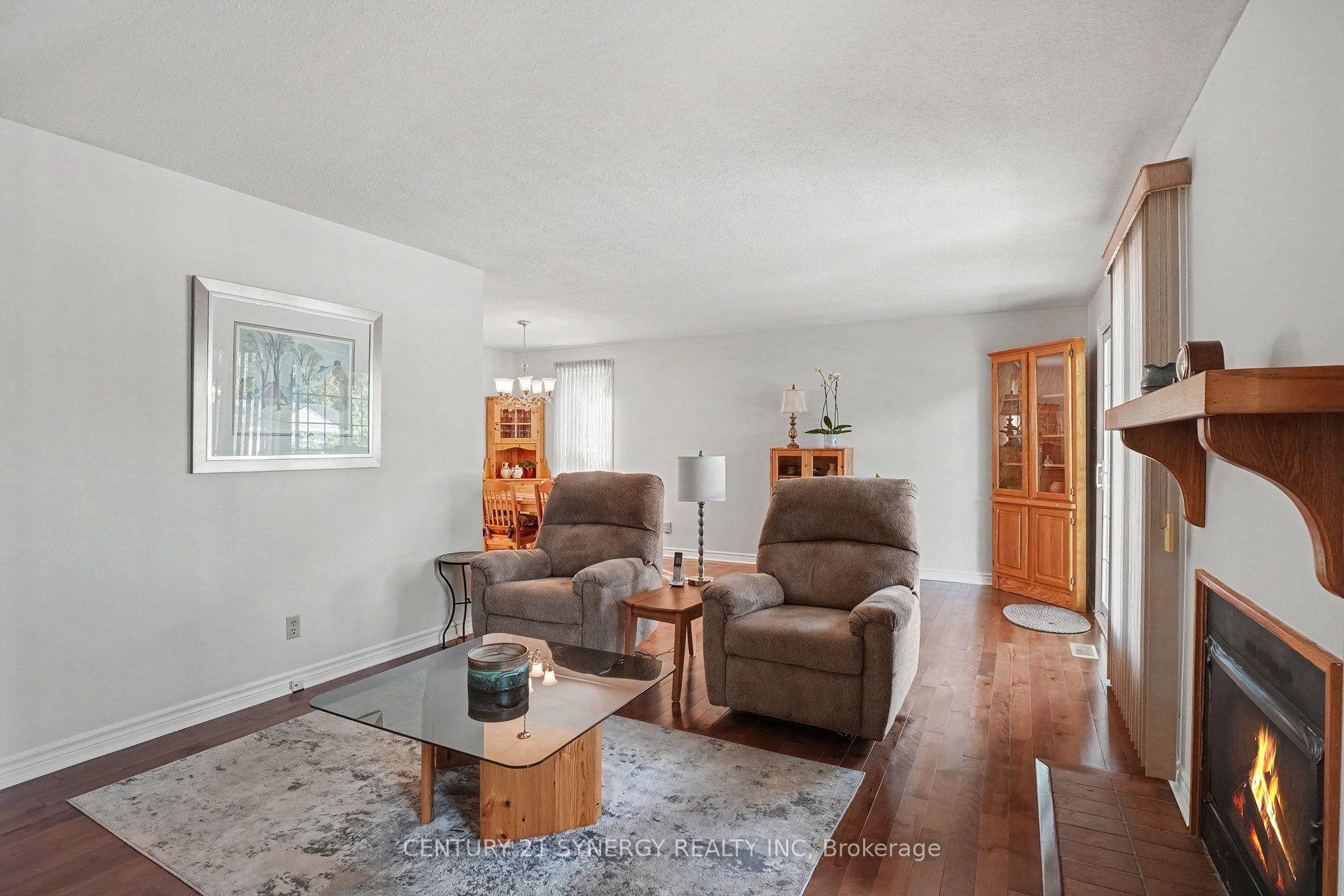 Photo 6 of 1078 Alenmede Crescent, Ottawa, Fairfield Heights — HOMEH