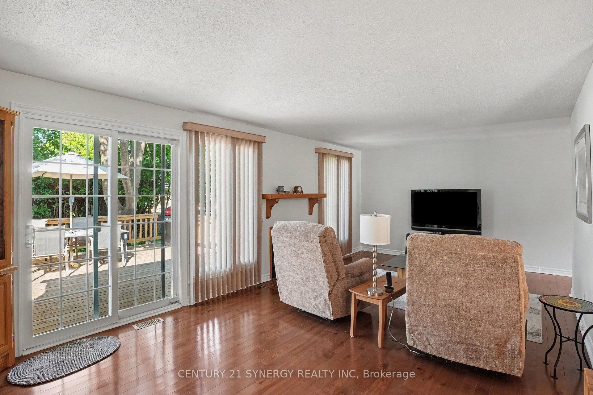 Photo 8 of 1078 Alenmede Crescent, Ottawa, Fairfield Heights — HOMEH