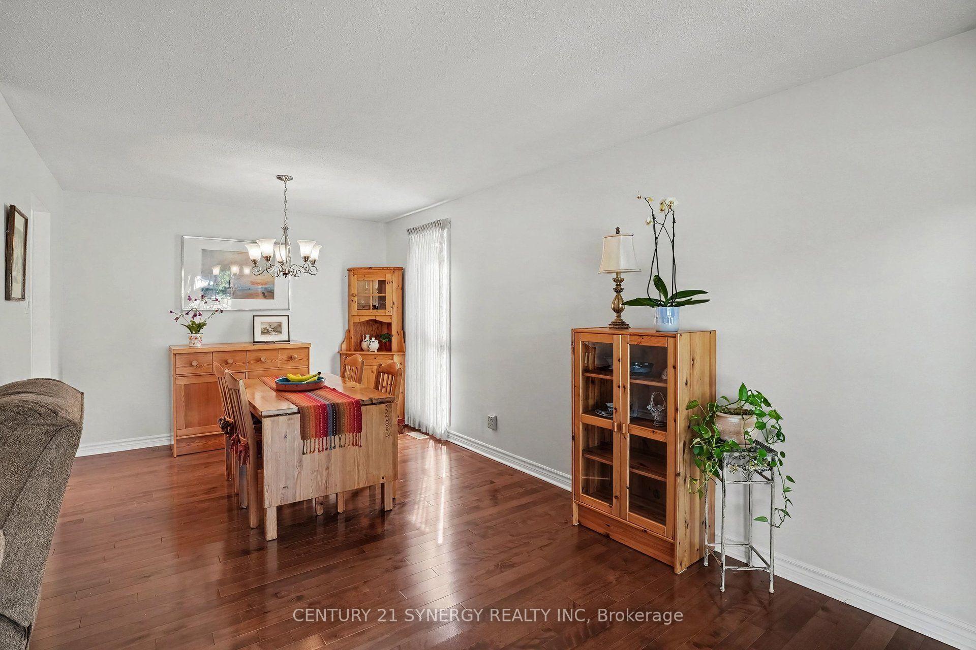 Photo 9 of 1078 Alenmede Crescent, Ottawa, Fairfield Heights — HOMEH