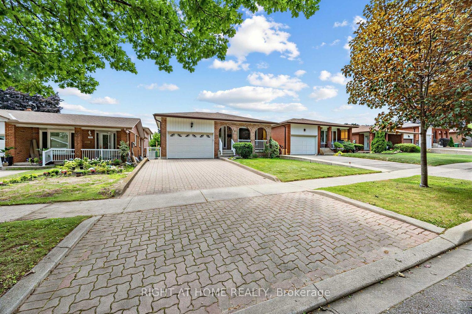 Photo 1 of 3126 Mccarthy Court, Mississauga, Applewood — HOMEH
