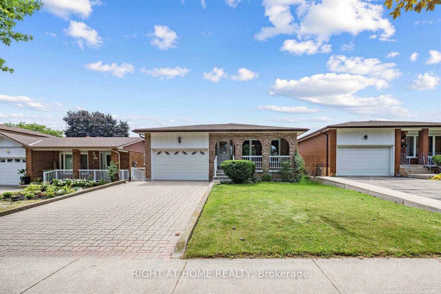 Photo 2 of 3126 Mccarthy Court, Mississauga, Applewood — HOMEH