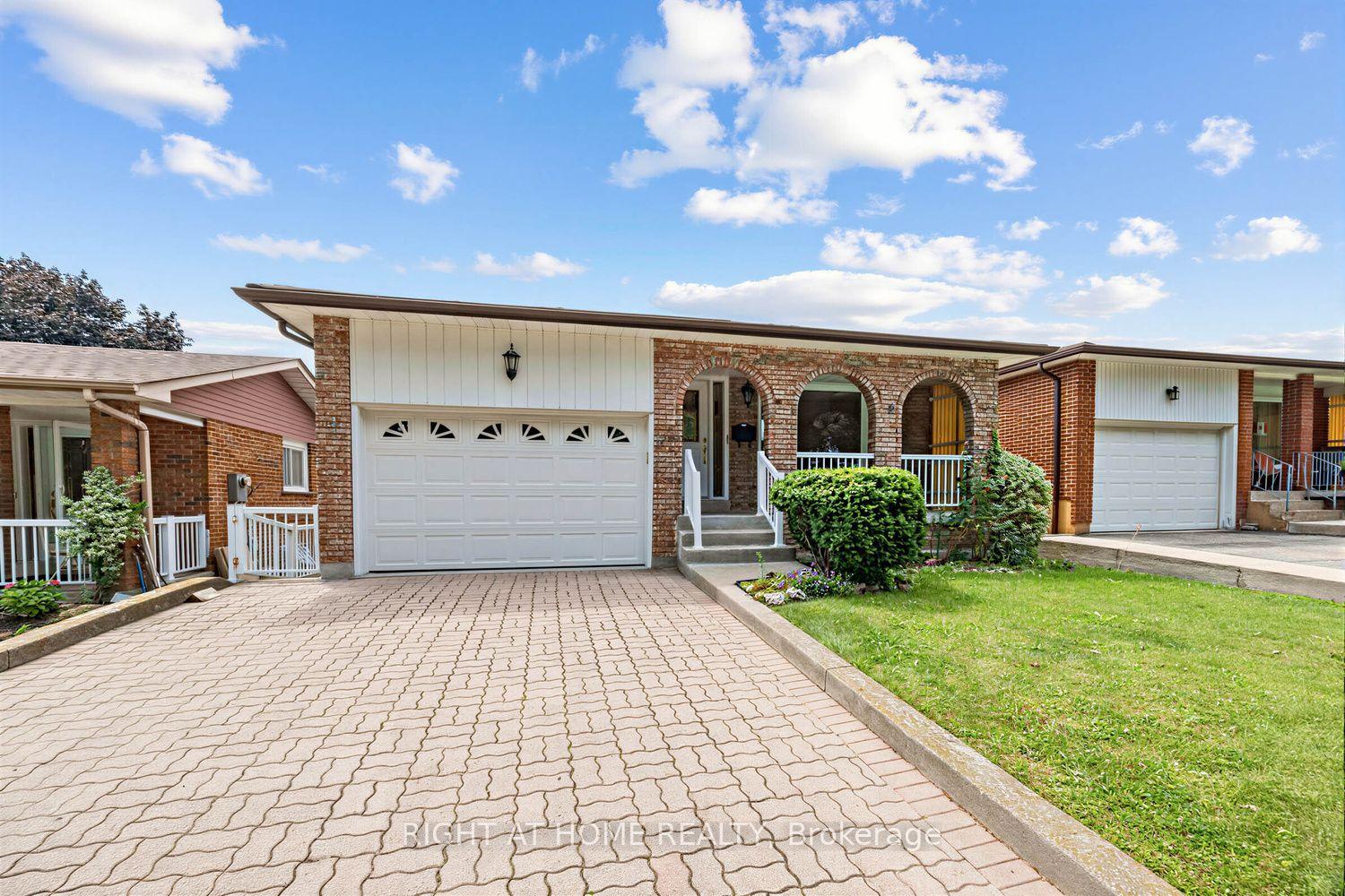 Photo 3 of 3126 Mccarthy Court, Mississauga, Applewood — HOMEH