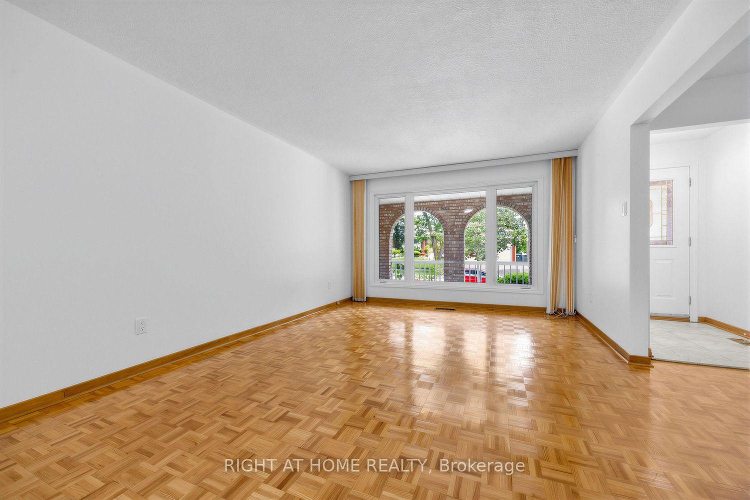 Photo 7 of 3126 Mccarthy Court, Mississauga, Applewood — HOMEH