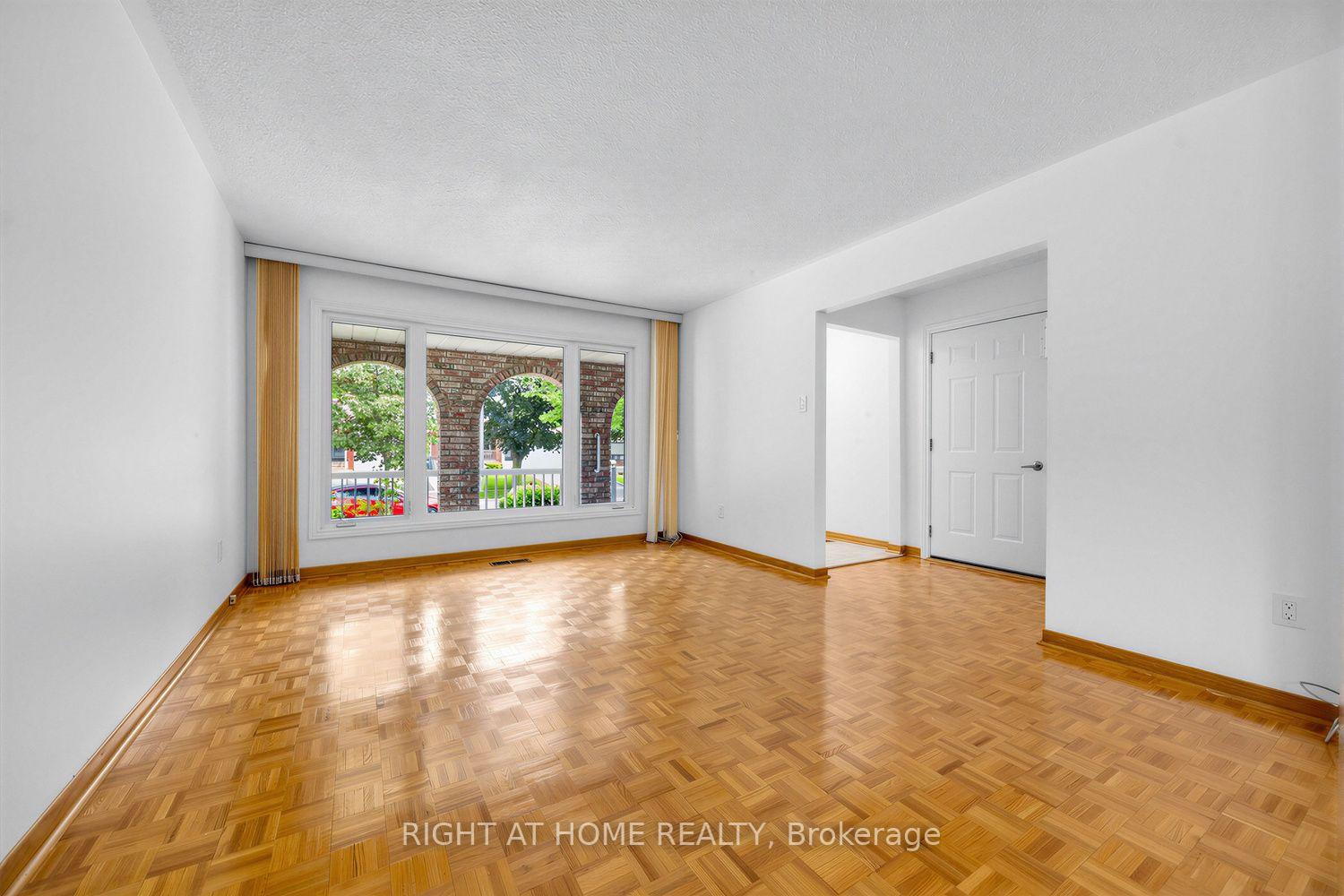Photo 8 of 3126 Mccarthy Court, Mississauga, Applewood — HOMEH