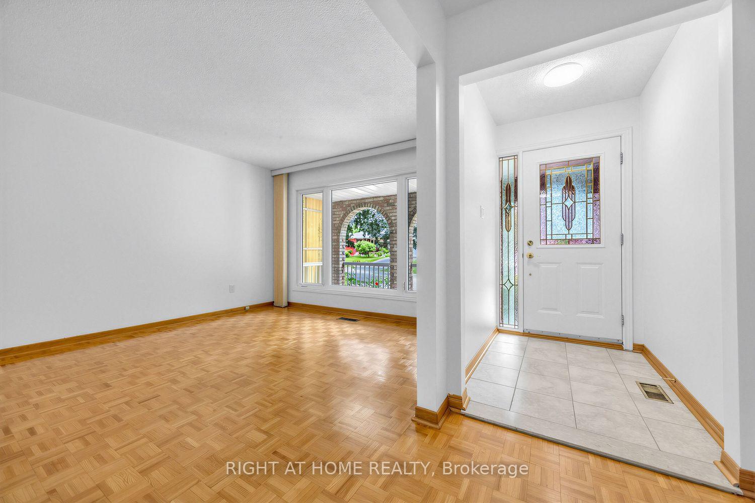 Photo 13 of 3126 Mccarthy Court, Mississauga, Applewood — HOMEH