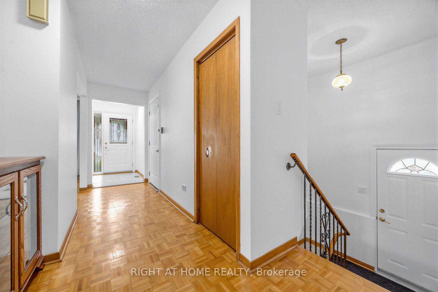 Photo 14 of 3126 Mccarthy Court, Mississauga, Applewood — HOMEH