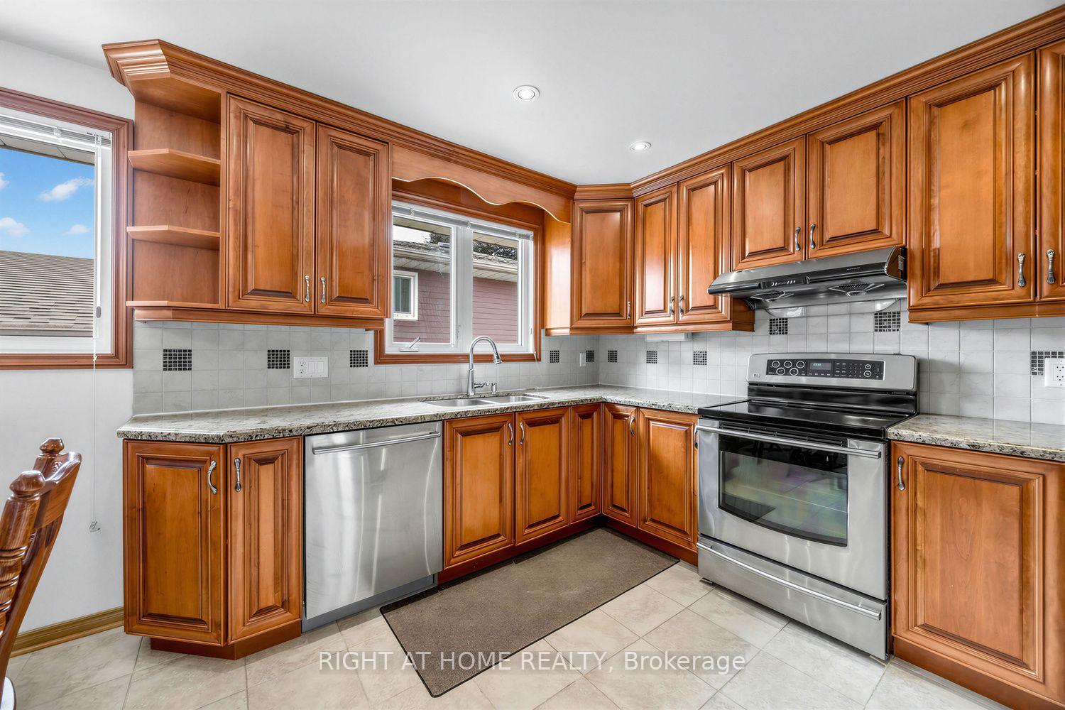 Photo 17 of 3126 Mccarthy Court, Mississauga, Applewood — HOMEH