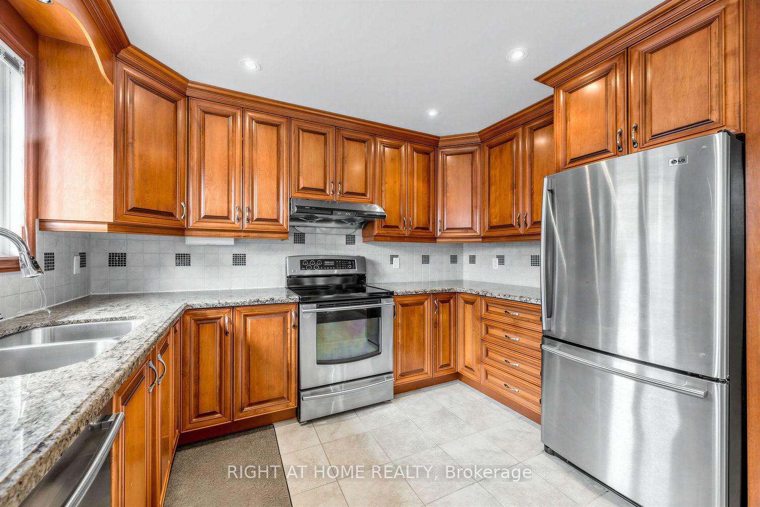 Photo 18 of 3126 Mccarthy Court, Mississauga, Applewood — HOMEH