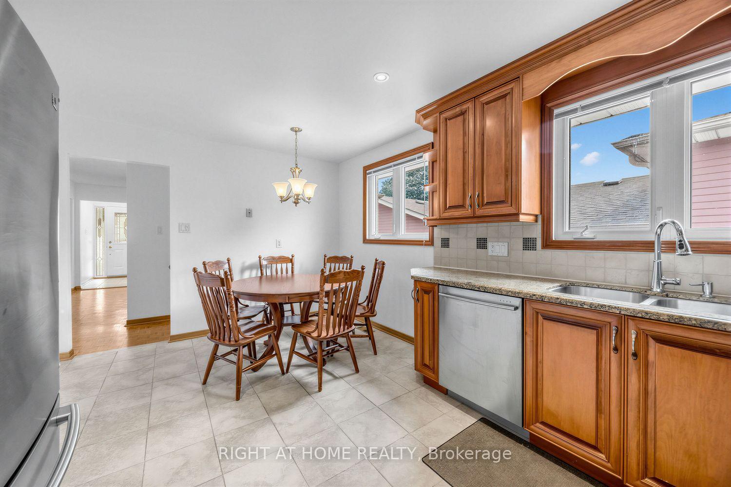 Photo 19 of 3126 Mccarthy Court, Mississauga, Applewood — HOMEH