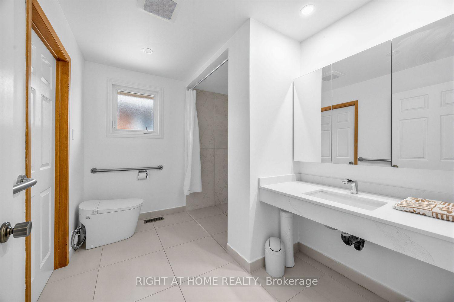 Photo 24 of 3126 Mccarthy Court, Mississauga, Applewood — HOMEH