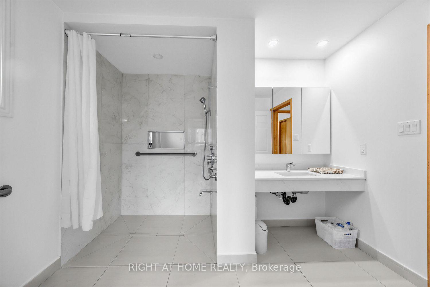 Photo 25 of 3126 Mccarthy Court, Mississauga, Applewood — HOMEH