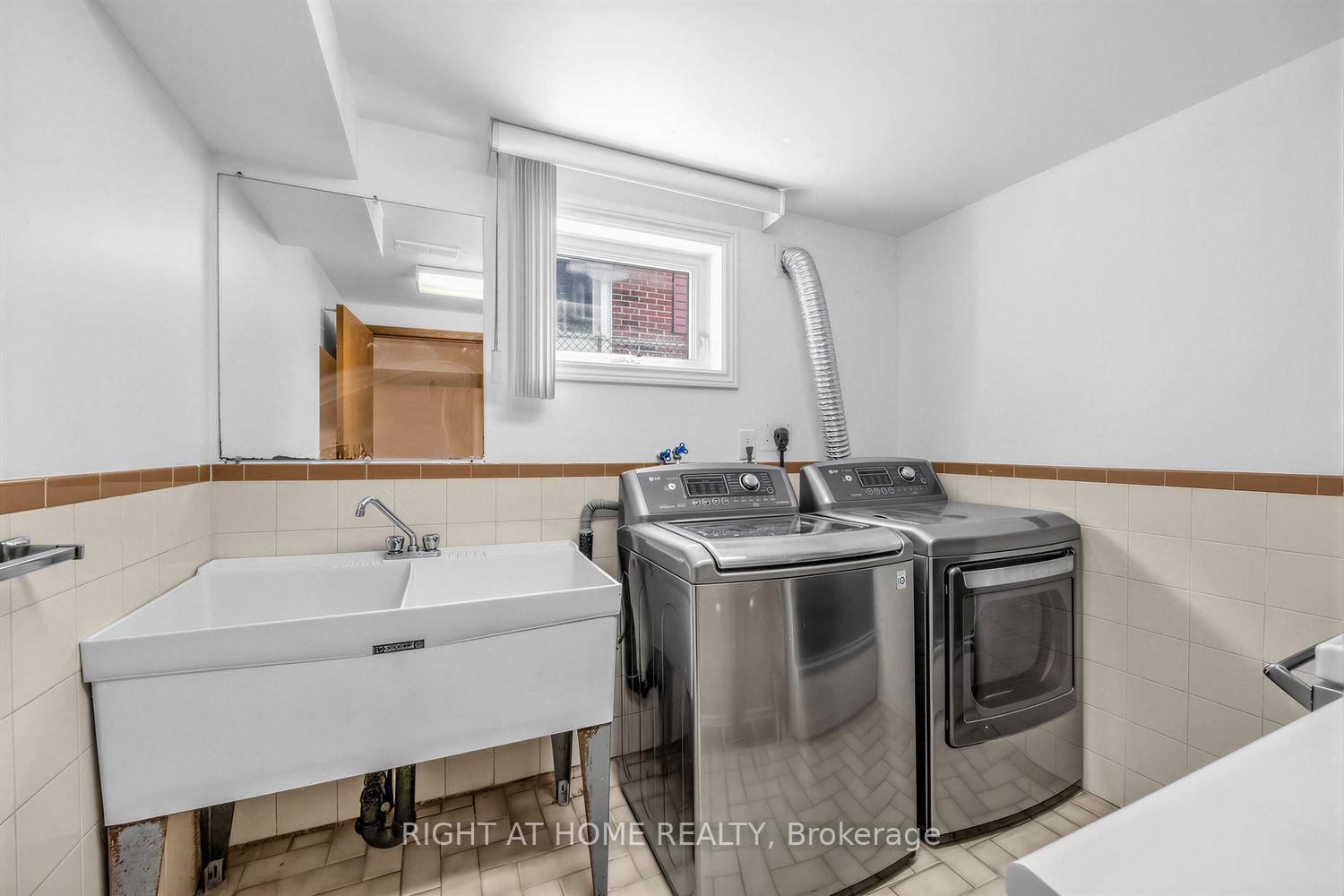 Photo 37 of 3126 Mccarthy Court, Mississauga, Applewood — HOMEH