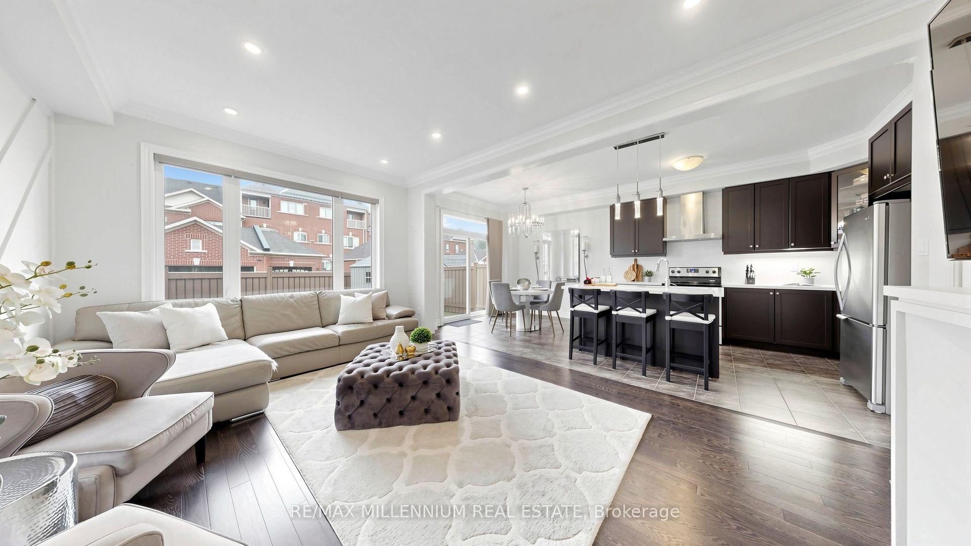 Photo 3 of 353 Moody Drive, Vaughan, Kleinburg — HOMEH