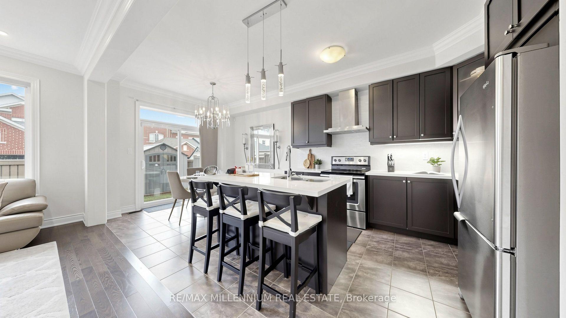 Photo 5 of 353 Moody Drive, Vaughan, Kleinburg — HOMEH