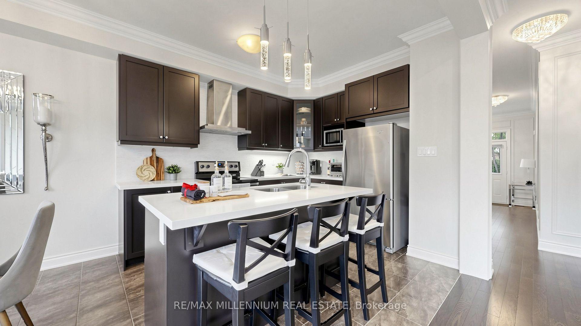 Photo 7 of 353 Moody Drive, Vaughan, Kleinburg — HOMEH