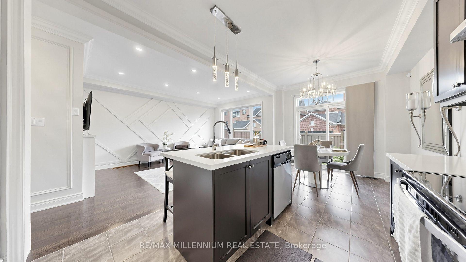 Photo 9 of 353 Moody Drive, Vaughan, Kleinburg — HOMEH