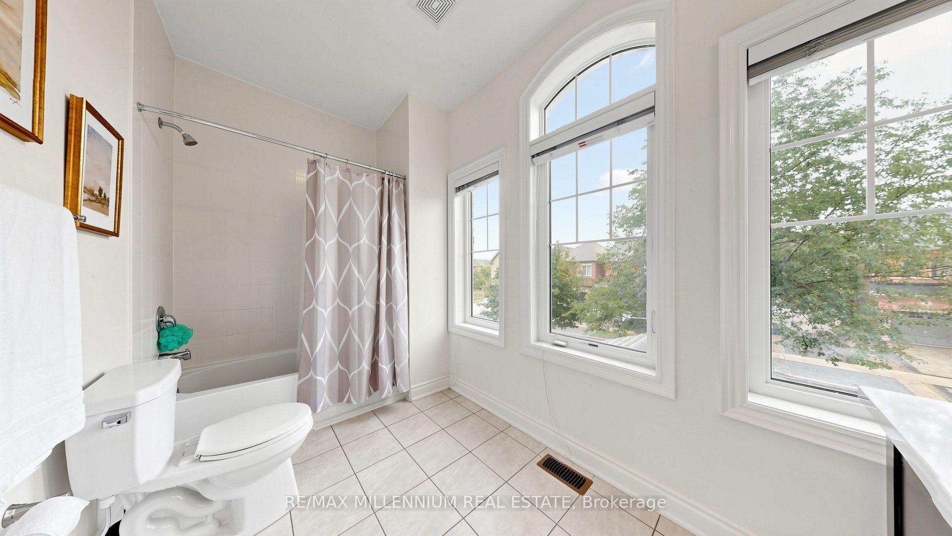 Photo 30 of 353 Moody Drive, Vaughan, Kleinburg — HOMEH