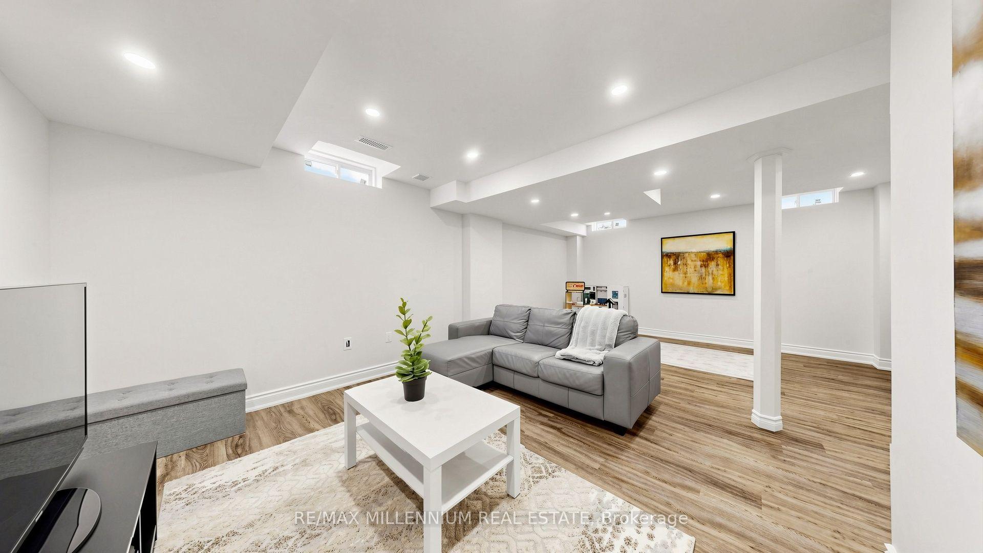 Photo 33 of 353 Moody Drive, Vaughan, Kleinburg — HOMEH
