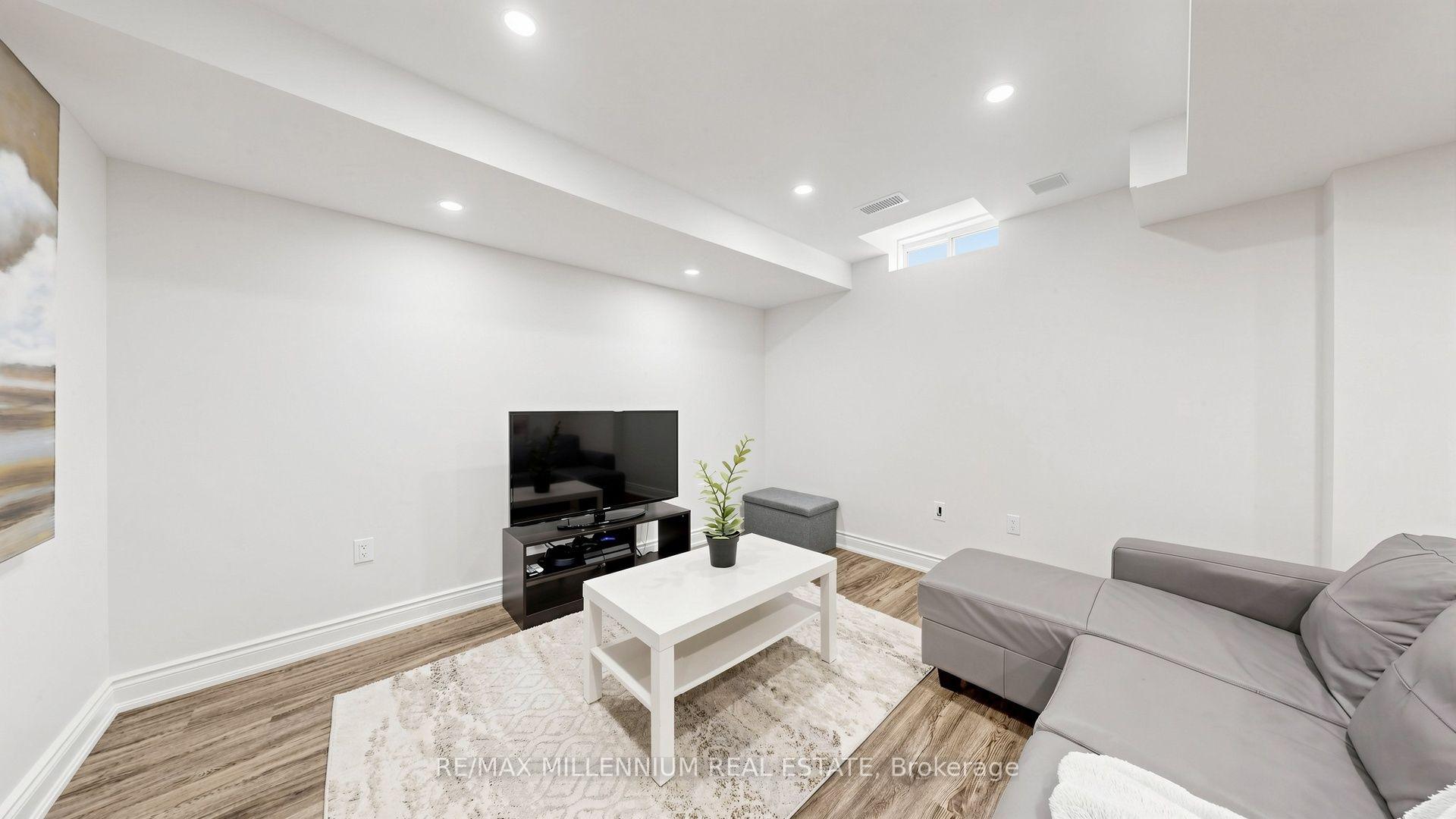 Photo 34 of 353 Moody Drive, Vaughan, Kleinburg — HOMEH