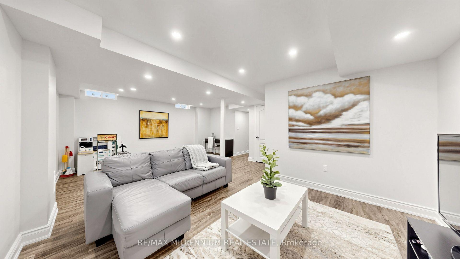 Photo 35 of 353 Moody Drive, Vaughan, Kleinburg — HOMEH