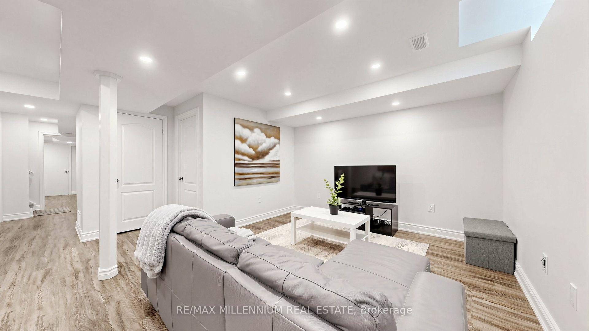 Photo 36 of 353 Moody Drive, Vaughan, Kleinburg — HOMEH