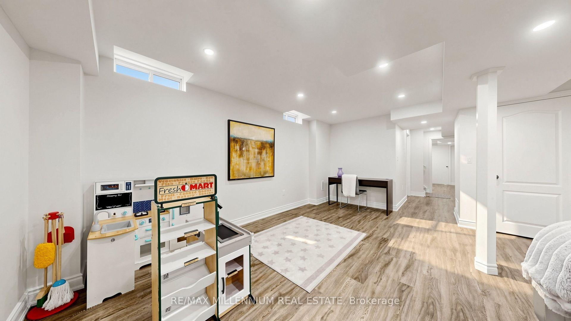 Photo 37 of 353 Moody Drive, Vaughan, Kleinburg — HOMEH
