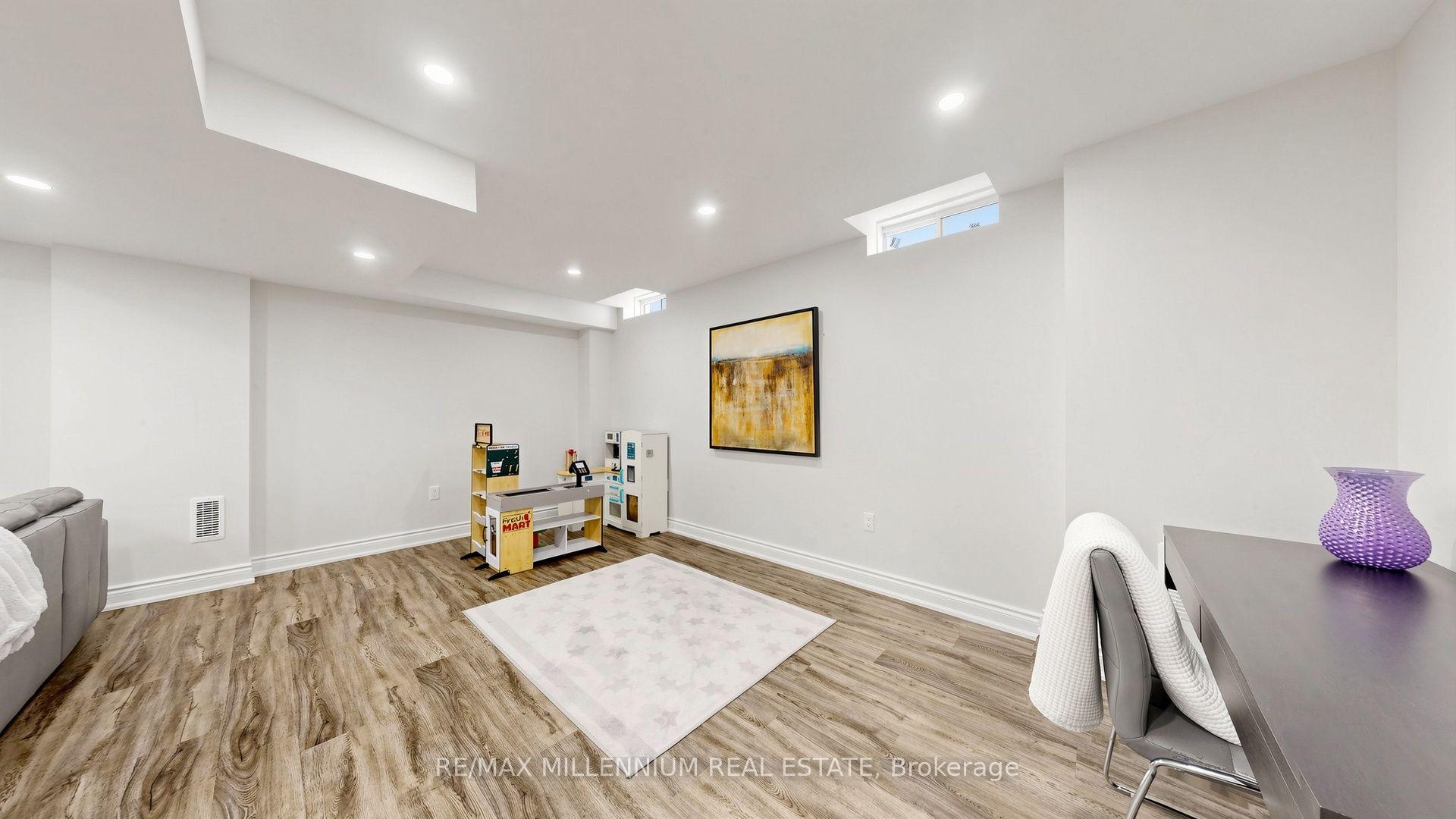 Photo 39 of 353 Moody Drive, Vaughan, Kleinburg — HOMEH