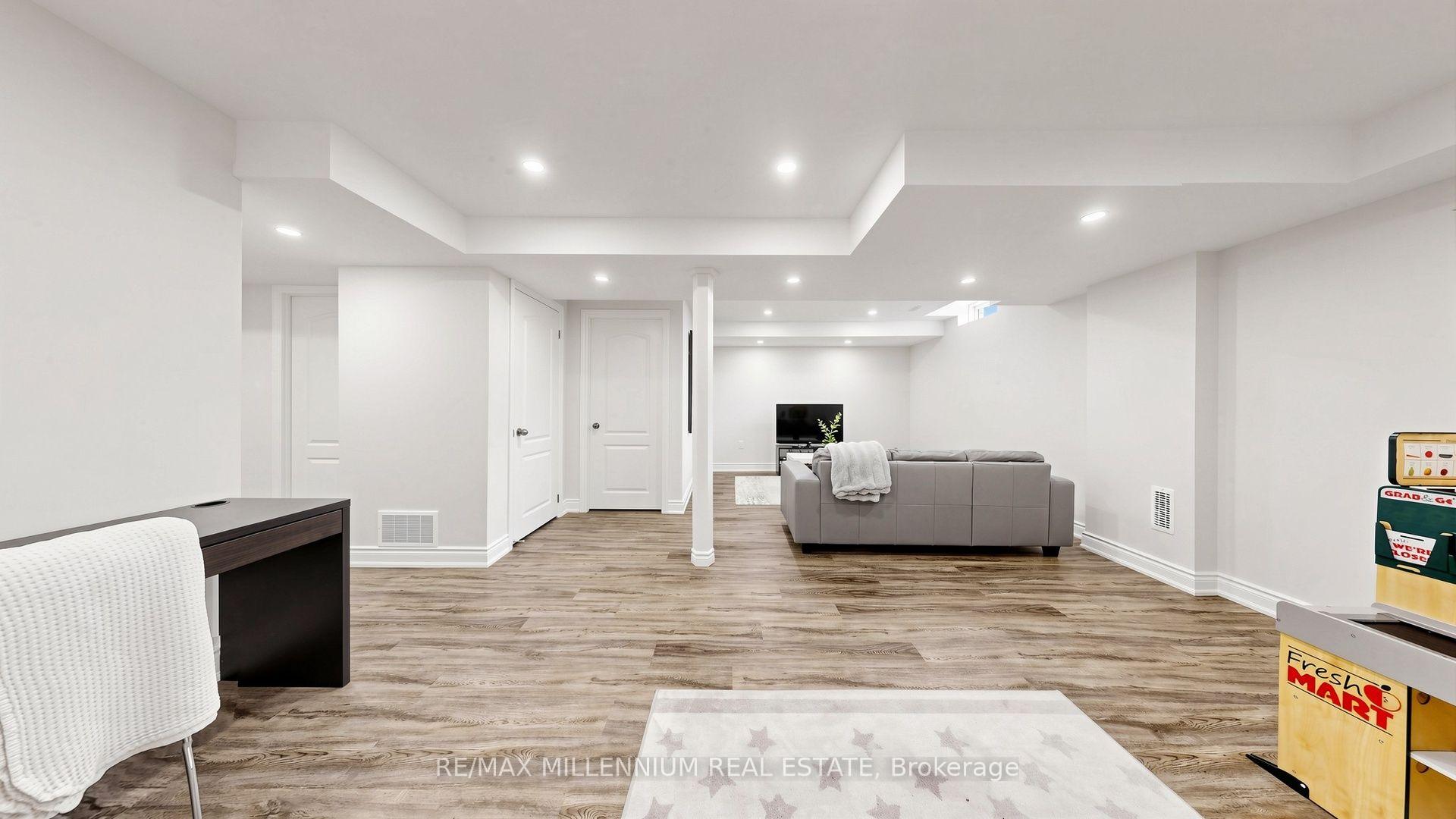 Photo 40 of 353 Moody Drive, Vaughan, Kleinburg — HOMEH