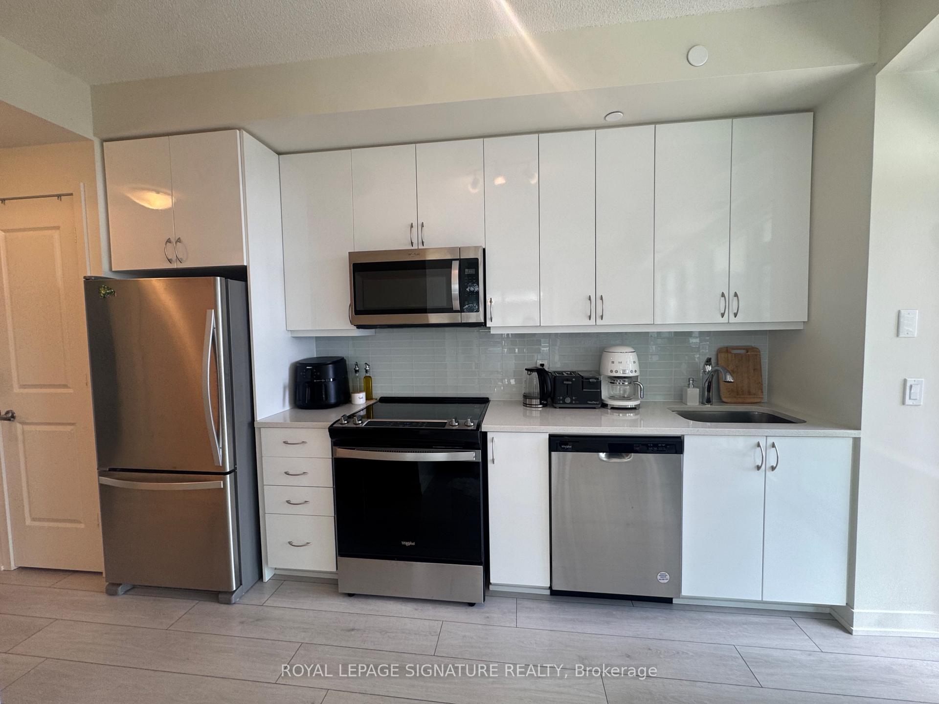 Photo 3 of Unit 705, 38 Annie Craig Drive, Etobicoke, Mimico — HOMEH