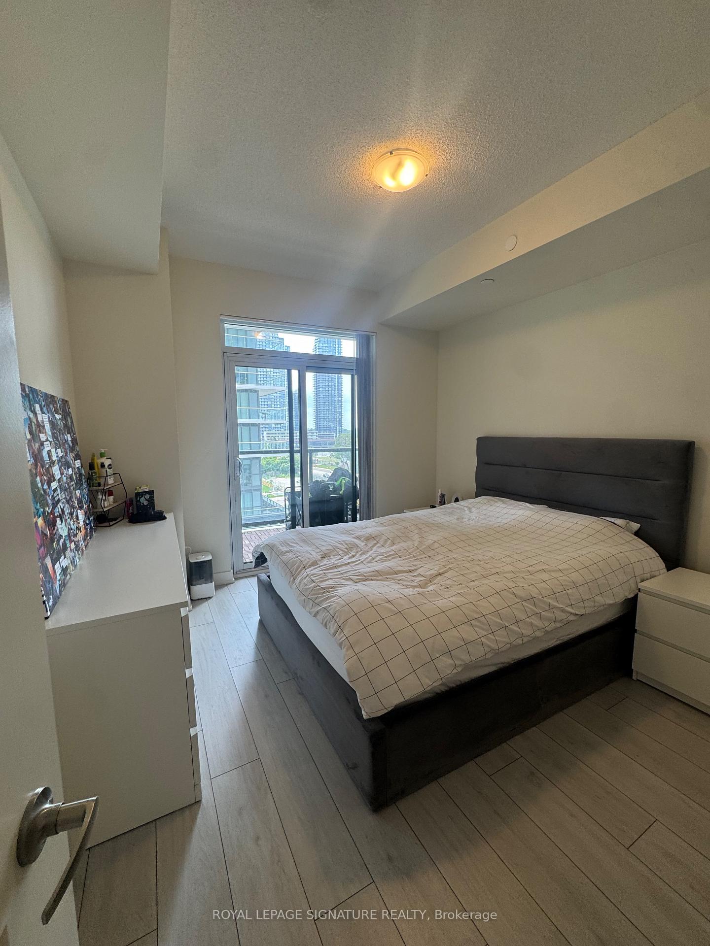 Photo 10 of Unit 705, 38 Annie Craig Drive, Etobicoke, Mimico — HOMEH