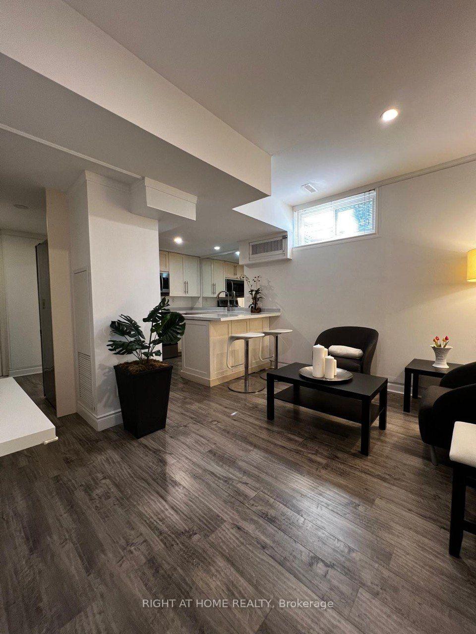 Photo 2 of 24 Jondan ( Basemnet) Crescent, Markham, Royal Orchard — HOMEH